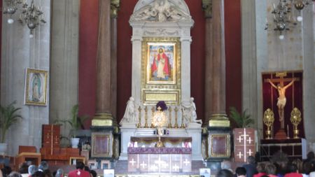 Holy Eucharist Exposed in Basilica of Our Lady of Guadalupe